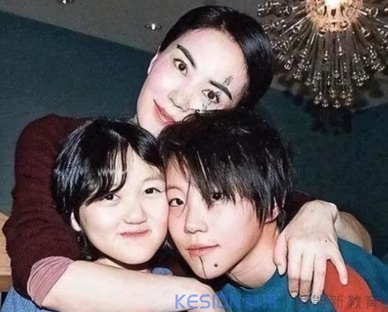 同是王菲的女儿，窦靖童和李嫣却活成了完全相反的样子